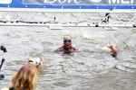 Amsterdam 6 september 2015
ALS Amsterdam City Swim in de grachten van Amsterdam met veel bekende nederlanders.
Mariska Bauer met Frans en zonen Christiaan en Jan