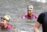 Amsterdam 6 september 2015
ALS Amsterdam City Swim in de grachten van Amsterdam met veel bekende nederlanders.
Mariska Bauer met Frans en zonen Christiaan en Jan