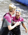 Amsterdam 6 september 2015
ALS Amsterdam City Swim in de grachten van Amsterdam met veel bekende nederlanders.
Mariska Bauer met Frans en zonen Christiaan en Jan