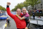 Amsterdam 6 september 2015
ALS Amsterdam City Swim in de grachten van Amsterdam met veel bekende nederlanders.
Mariska Bauer met Frans en zonen Christiaan en Jan