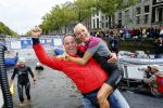 Amsterdam 6 september 2015
ALS Amsterdam City Swim in de grachten van Amsterdam met veel bekende nederlanders.
Mariska Bauer met Frans en zonen Christiaan en Jan