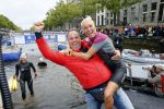 Amsterdam 6 september 2015
ALS Amsterdam City Swim in de grachten van Amsterdam met veel bekende nederlanders.
Mariska Bauer met Frans en zonen Christiaan en Jan