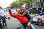 Amsterdam 6 september 2015
ALS Amsterdam City Swim in de grachten van Amsterdam met veel bekende nederlanders.
Mariska Bauer met Frans en zonen Christiaan en Jan