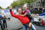 Amsterdam 6 september 2015
ALS Amsterdam City Swim in de grachten van Amsterdam met veel bekende nederlanders.
Mariska Bauer met Frans en zonen Christiaan en Jan