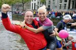Amsterdam 6 september 2015
ALS Amsterdam City Swim in de grachten van Amsterdam met veel bekende nederlanders.
Mariska Bauer met Frans en zonen Christiaan en Jan