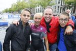 Amsterdam 6 september 2015
ALS Amsterdam City Swim in de grachten van Amsterdam met veel bekende nederlanders.
Mariska Bauer met Frans en zonen Christiaan en Jan