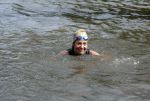 Amsterdam 6 september 2015
ALS Amsterdam City Swim in de grachten van Amsterdam met veel bekende nederlanders.
Mariska Hulscher kwam met vriend Toon en zijn kinderen