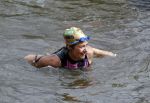 Amsterdam 6 september 2015
ALS Amsterdam City Swim in de grachten van Amsterdam met veel bekende nederlanders.
Mariska Hulscher kwam met vriend Toon en zijn kinderen