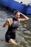 Amsterdam 6 september 2015
ALS Amsterdam City Swim in de grachten van Amsterdam met veel bekende nederlanders.
Mariska Hulscher kwam met vriend Toon en zijn kinderen