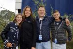 Amsterdam 6 september 2015
ALS Amsterdam City Swim in de grachten van Amsterdam met veel bekende nederlanders.
Mariska Hulscher kwam met vriend Toon en zijn kinderen