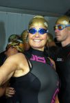 Amsterdam 6 september 2015
ALS Amsterdam City Swim in de grachten van Amsterdam met veel bekende nederlanders.
Mariska Hulscher kwam met vriend Toon en zijn kinderen