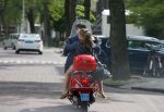 Amsterdam 26 augustus 2015 
Martijn Krabbe met dochter Jasmijn op zijn vespa scooter