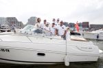 Amsterdam 19 augustus 2015
Milika Peterzon en Jurgen Smit met vrienden op de boot tijdens Sail 2015