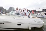 Amsterdam 19 augustus 2015
Milika Peterzon en Jurgen Smit met vrienden op de boot tijdens Sail 2015