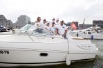 Amsterdam 19 augustus 2015
Milika Peterzon en Jurgen Smit met vrienden op de boot tijdens Sail 2015