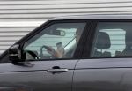 Amsterdam 19 augustus 2015 
Paul de Leeuw met zijn mobiel/telefoon in zijn auto