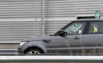 Amsterdam 19 augustus 2015 
Paul de Leeuw met zijn mobiel/telefoon in zijn auto