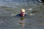 Amsterdam 6 september 2015
ALS Amsterdam City Swim in de grachten van Amsterdam met veel bekende nederlanders.
Pieter v d Hoogenband kwam samen met zijn vriendin Marie Jose Crooijmans