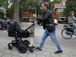 Amsterdam 1 september 2015 
Ronald de Boer met dochter achter de kinderwagen