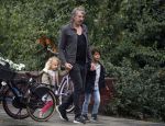 Amsterdam 17 augustus 2015
Ruud de Wild haalt met zijn dochtertje zijn zoontje van school.