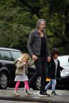 Amsterdam 17 augustus 2015
Ruud de Wild haalt met zijn dochtertje zijn zoontje van school.