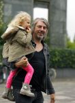 Amsterdam 17 augustus 2015
Ruud de Wild haalt met zijn dochtertje zijn zoontje van school.