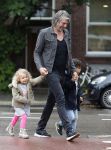Amsterdam 17 augustus 2015
Ruud de Wild haalt met zijn dochtertje zijn zoontje van school.
