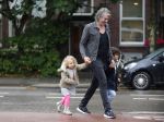 Amsterdam 17 augustus 2015
Ruud de Wild haalt met zijn dochtertje zijn zoontje van school.