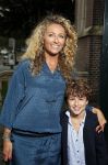 Amsterdam 31 augustus 2015 
Premiere meiden van de herengracht in het tropenmuseum. Sharon Wins met zoon