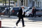 Amsterdam 20 augustus 2015 
Theo Heuft en zijn vriendin rennen om de bus te halen.