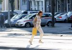 Amsterdam 20 augustus 2015 
Theo Heuft en zijn vriendin rennen om de bus te halen.