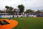 Amsterdam 12 september 2015
WK voetbal voor daklozen op het museumplein. Acteur Colin Farell kijkt bij het ierse team.