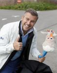 Zandvoort 5 september 2015
 
Op zaterdag 5 september zal traditiegetrouw de Charity Challenge van het KLM Open plaatsvinden op de Kennemer G&CC. Bekende Nederlanders spelen met genodigden van partners en sponsoren van het KLM Open voor het goede doel, UNICEF. Onder de deelnemende BNâ€™ers bevinden zich Jeroen Rietbergen, Bryan Roy, Daan Slooter, , Winston Gerschtanowitz Ties Kruize, Willem van Hanegem, Elsemieke Havenga, Ferry Maat, Jan Lammers, Toine van Peperstraten,Peter Paul Muller,  Ed de Goey, Floris Jan Bovelander en Willy van de Kerkhof en Nicolien Sauerbrei