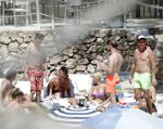 ibiza 27 juni 2016 
Stranddag van Nick en Kirsten Schilder de dag na hun trouwen bij el chirinquito.
Aanwezig oa Jan en Liza Smit Simon en Annemarie Keizer Jaap Kwakman met vriendin Aloys Buys met vriendin Jaap Reesema