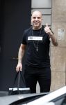 Amsterdam 21 juni 2016
Andy v d Mweyde op de pc hooftstraat met een shirt van 10official aan. (Merk van Rodney Sneijder)