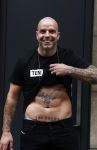 Amsterdam 21 juni 2016
Andy v d Mweyde op de pc hooftstraat met een shirt van 10official aan. (Merk van Rodney Sneijder)