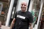Amsterdam 21 juni 2016
Andy v d Mweyde op de pc hooftstraat met een shirt van 10official aan. (Merk van Rodney Sneijder)