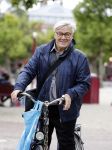 Amsterdam 12 augustus 2016
Barrie Stevens op de fiets in Amsterdam