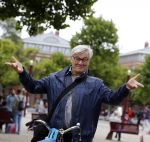 Amsterdam 12 augustus 2016
Barrie Stevens op de fiets in Amsterdam