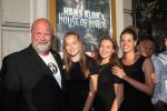 Amsterdam, 18 Augustus 2016
Premiere Hans Klok in Carre, House of Horror.
Bert Simhoffer met zijn dochters