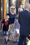 Amsterdam 31 augustus 2016
Presentatie Freek Vonk in Tuschinski. Bridget Maasland met zoon Mees