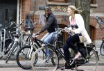 Amsterdam 13 augustus 2016
Bryan Roy op de fiets in Amsterdam zuid.