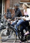 Amsterdam 13 augustus 2016
Bryan Roy op de fiets in Amsterdam zuid.