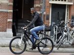 Amsterdam 13 augustus 2016
Bryan Roy op de fiets in Amsterdam zuid.