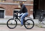 Amsterdam 13 augustus 2016
Bryan Roy op de fiets in Amsterdam zuid.