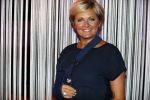 Hilversum 22 augustus 2016
Perspresentatie NPO in studio 21met alle presentatoren. Caroline Tensen met arm in Mitella