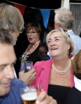 Blaricum 6 september 2016
Surprise party voor Willibrord Frequin zijn 75e verjaardag bij  Moeke Spijstra.
Zijn vriendin kinderen en kleinkinderen zijn natuurlijk aanwezig. Viola Holt en Catherine Keyl