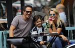 Amsterdam 3 september 2016
 Chantal janzen met man Marco en zoon Jasmes ijsje eten