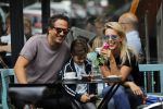 Amsterdam 3 september 2016
 Chantal janzen met man Marco en zoon Jasmes ijsje eten
