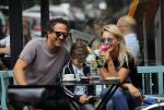 Amsterdam 3 september 2016
 Chantal janzen met man Marco en zoon Jasmes ijsje eten